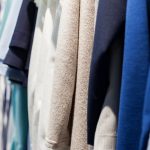 Hergebruik van kledingstukken: tips voor een duurzame kast