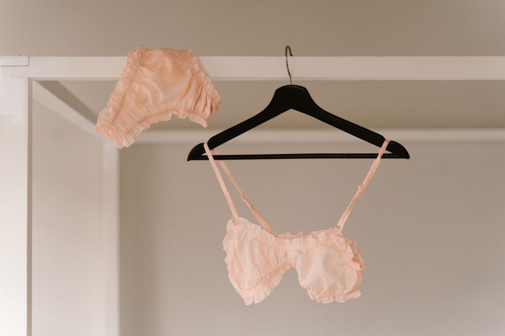 De voordelen van zijde lingerie uitleggen